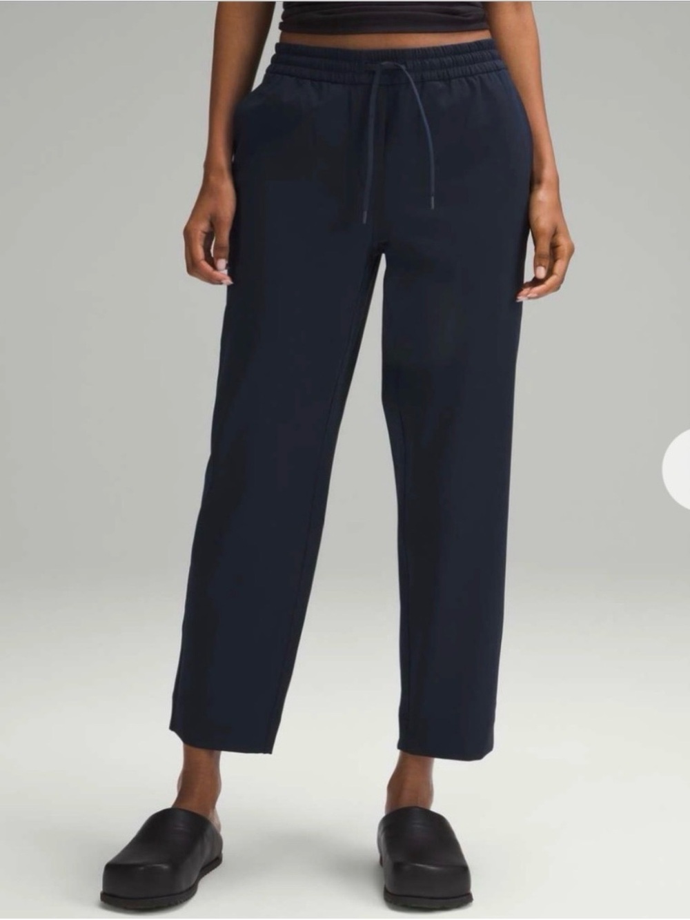 Lululemon Tapered Mid-Rise Pant